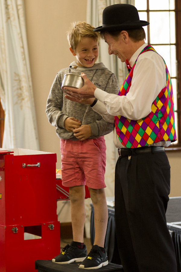 tricky-trevor-kids-entertainer-with-boy-volunteer